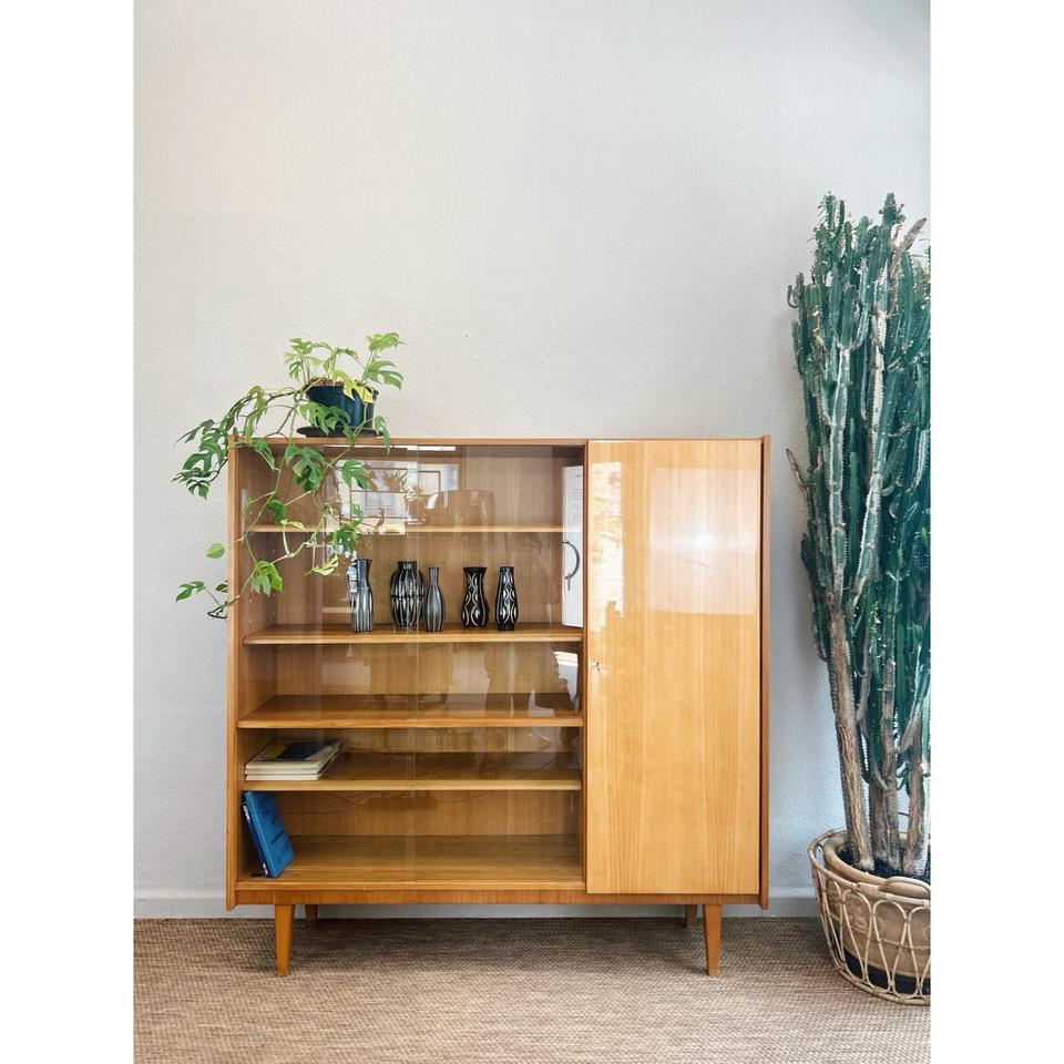 Mid-Century-Vitrine – Moskauer Kombinat, 152 cm
